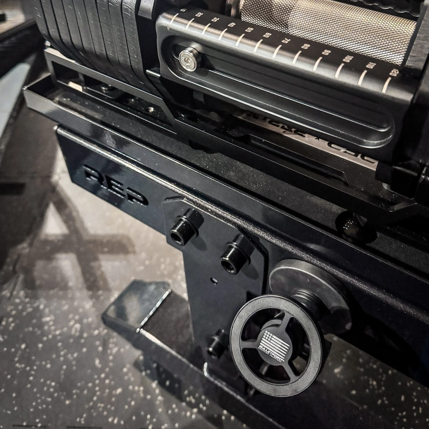 Magnetic Phone Mount for Metal Gym Equipment - Image 4